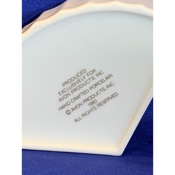 Vintage Porcelain Fan Shaped Trinket Box by Avon 1980 - Picture 6 of 6